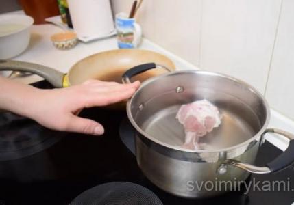 Как варить щи со щавелем и яйцом